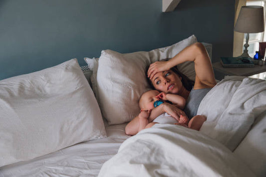 🌸 Das Geheimnis jugendlicher Mama-Haut: Warum Anti-Aging Seren & Peelings wahre Hautretter sind