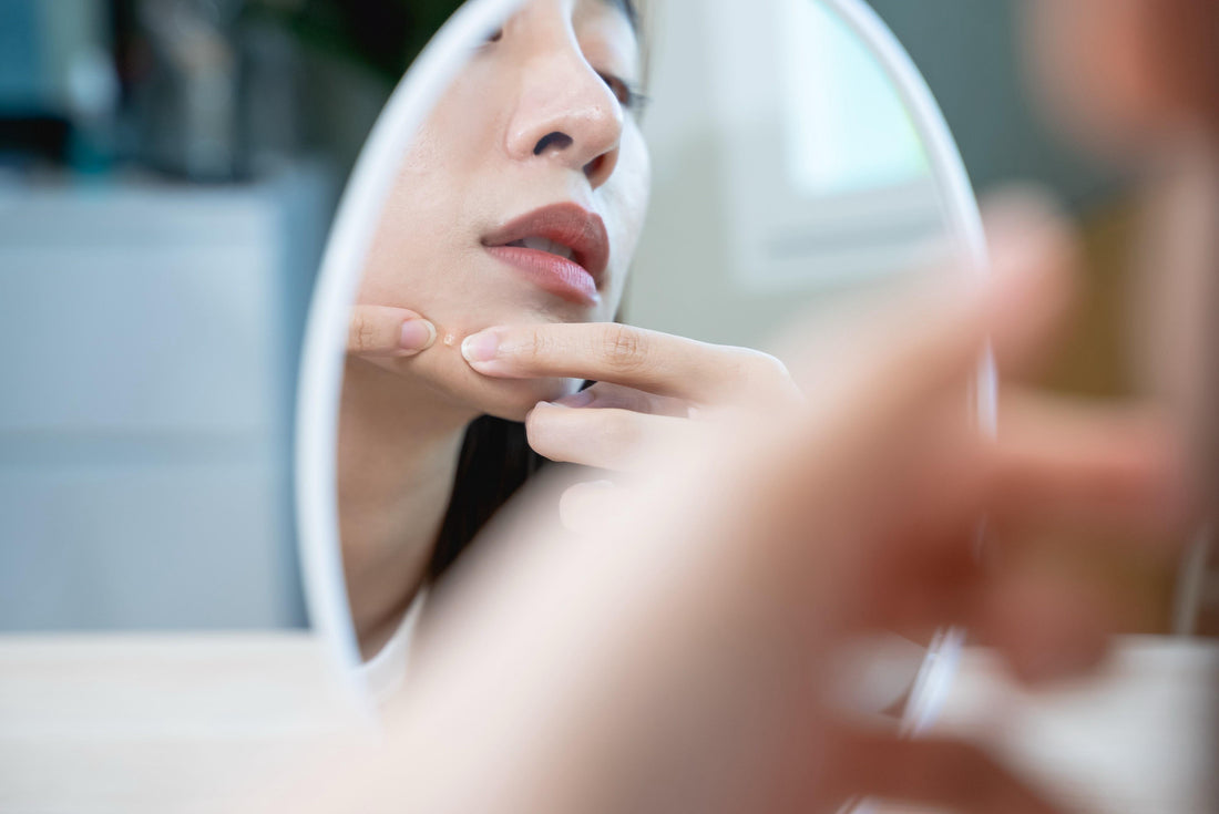 Wenn die Poren größer wirken als früher – der sichere Mama-Guide für glatte Haut.