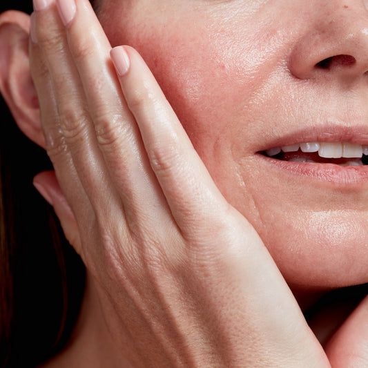 Weniger Zeit, mehr Glow: Die natürliche Anti-Aging-Routine für Mamas mit Wirkung