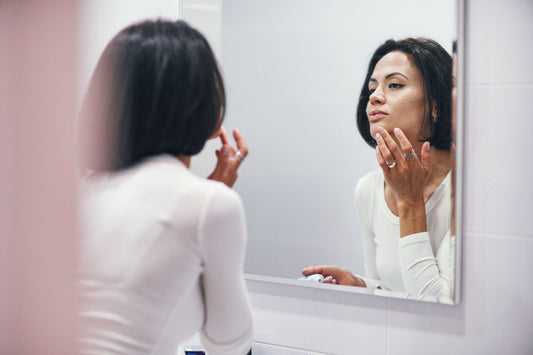 Der "Grau-Schleier": Warum du krank aussiehst (obwohl du nur müde bist) &amp; wie du den Glow in 1 Minute zurückholst